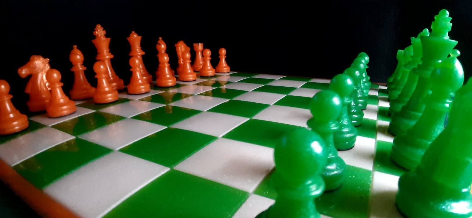 Irish Resin Chess Set — Green & Orange